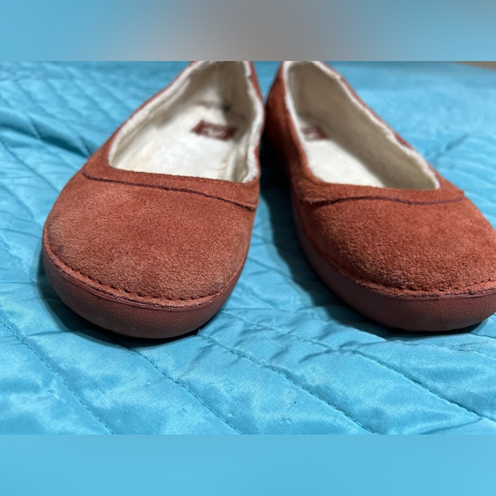 CROCS Womens Berryessa Ballet Flats Rust Suede Fleece Faux Fur Lined Size 10